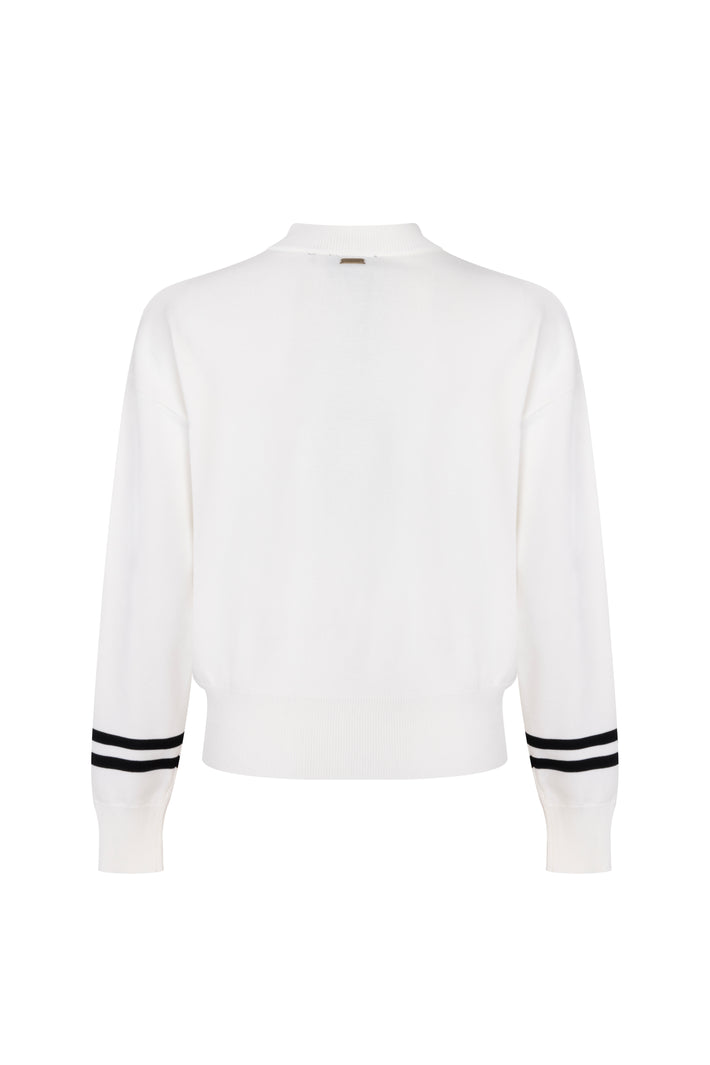 Offwhite en zwarte sweater Lexi van Ann & You, zachte stof, met lange mouwen en ronde hals, gedragen door een model.
