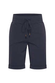 Navy blauwe travel short van Mi Piace, casual kort broek met elastische taille en praktische pasvorm.