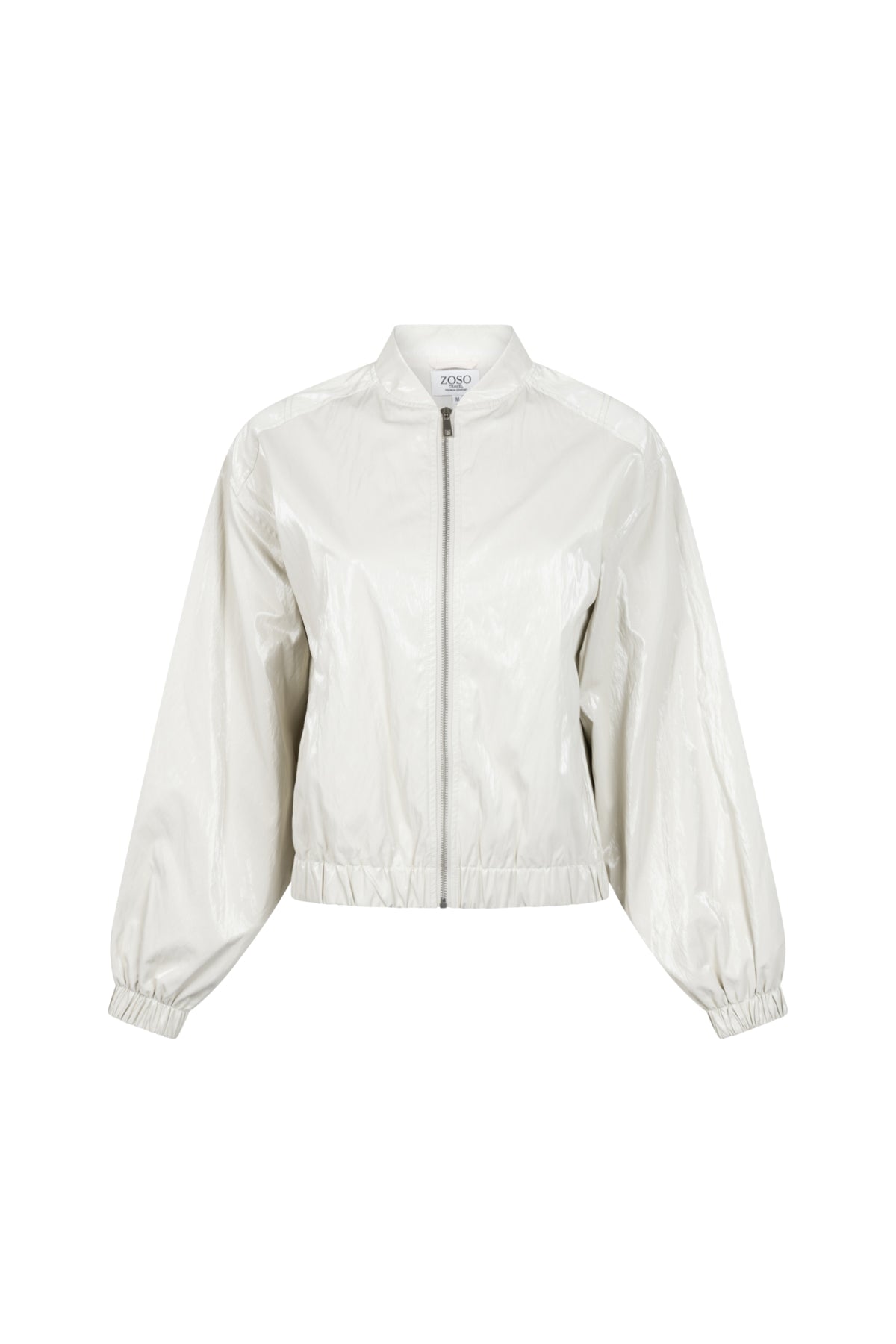 Zoso Jacket Bianca Kit 261 in zwarte stof, met capuchon en ritssluiting, gedragen door een model.