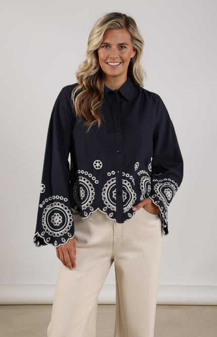 Nukus Anna Blouse Embroidery Navy NKS02198 Stretchshop.nl