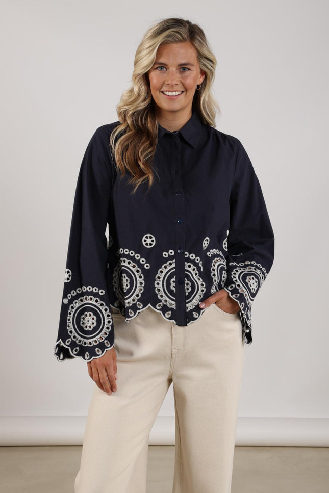 Nukus Anna Blouse Embroidery Navy NKS02198 Stretchshop.nl