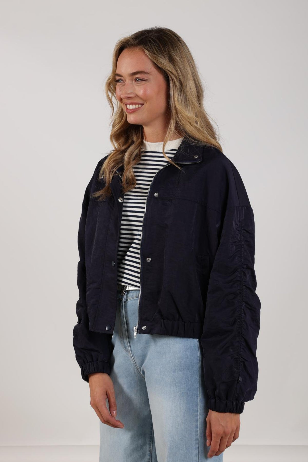 Navy nukus Jaimy jas met capuchon en ritssluiting, modieus en warm, geschikt voor herfst en winter.