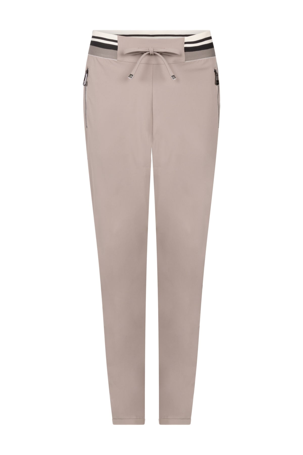Taupe reisbroek van Zoso, model Karlijn 264, met comfortabele pasvorm en stijlvolle uitstraling, geschikt voor reizen en dagelijks gebruik.