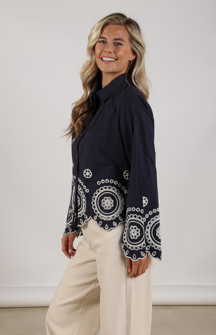 Nukus Anna Blouse Embroidery Navy NKS02198 Stretchshop.nl
