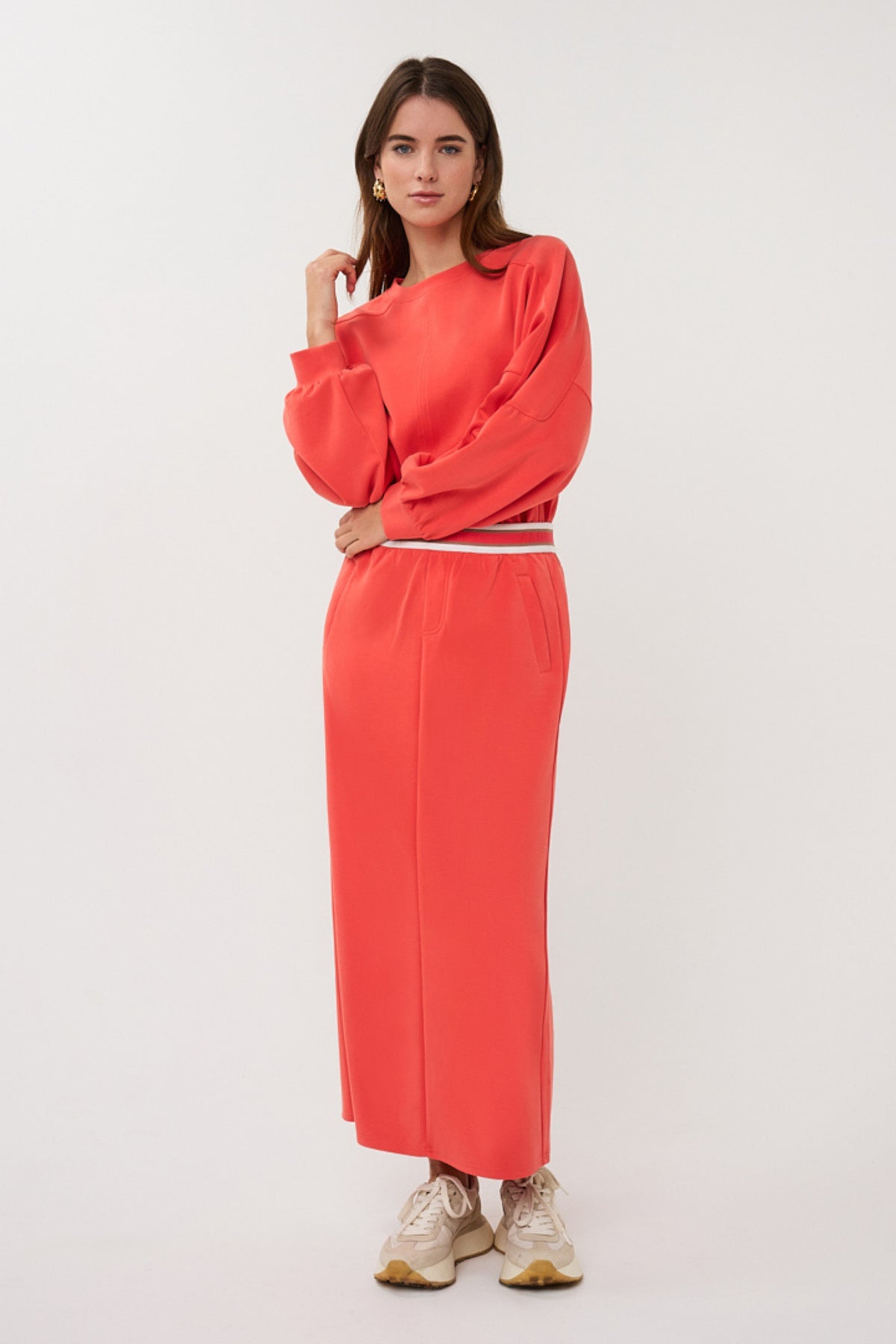 Lange, elegante rok van EsQualo in Chili Red met wijde pasvorm en modieuze uitstraling.