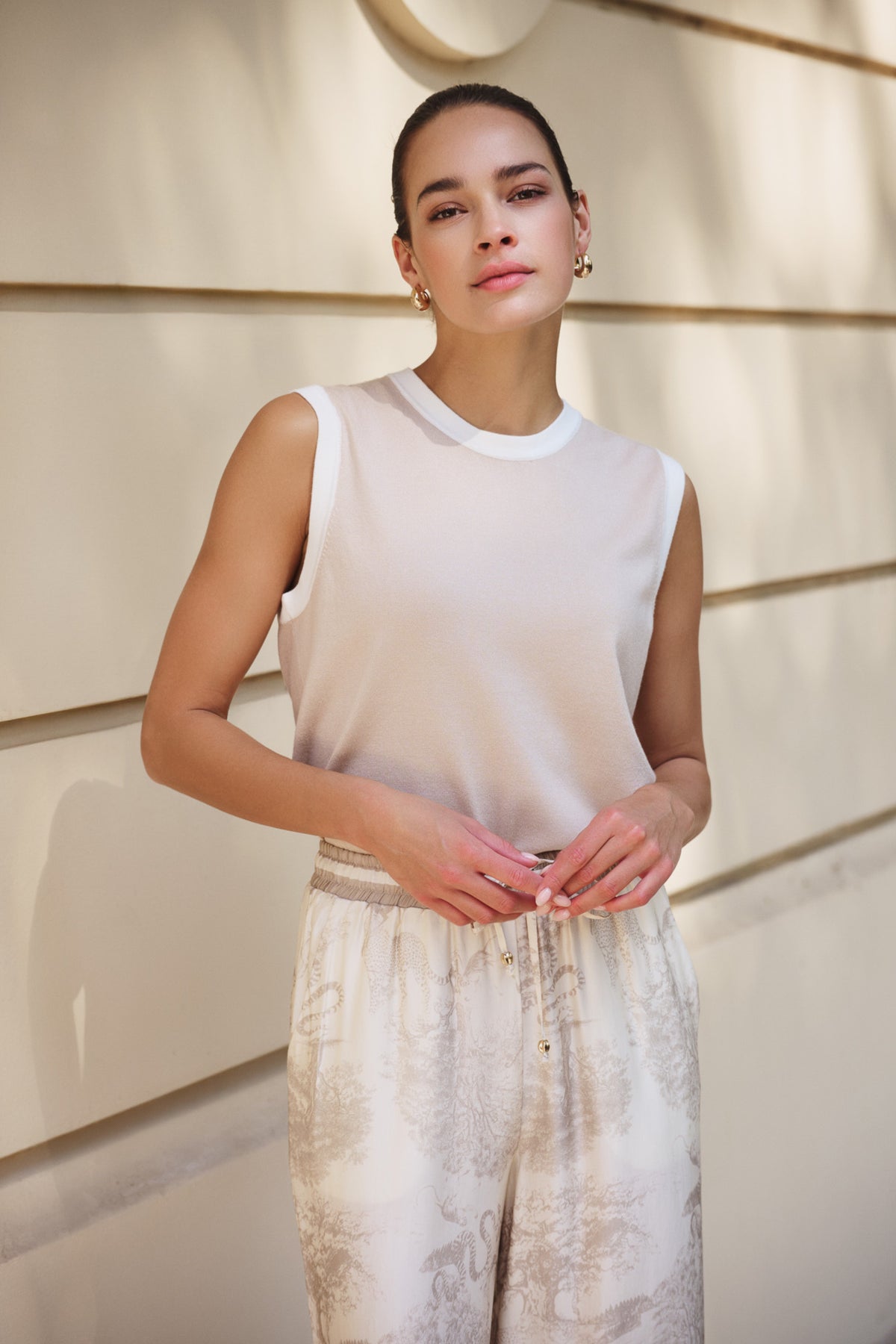 EsQualo blouse met safari-print, lange mouwen en V-hals, casual dameskleding voor een stijlvolle look.