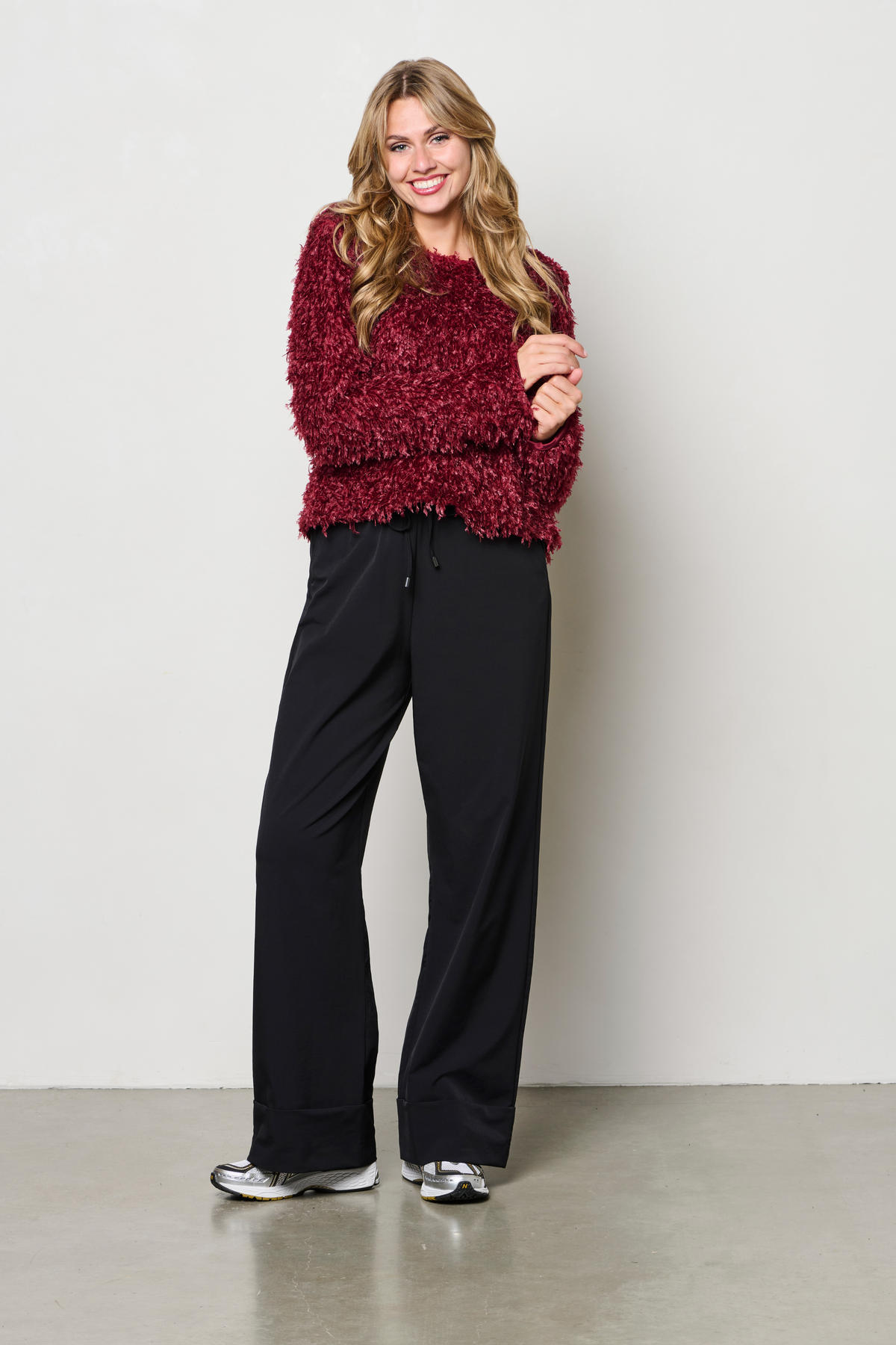 Heather wine rode trui van &Co woman, comfortabele knitwear met lange mouwen en zachte textuur, close-up van de stof en pasvorm