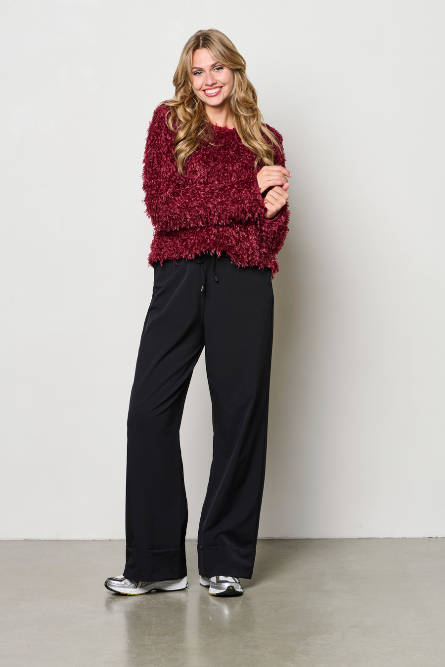 Heather wine rode trui van &Co woman, comfortabele knitwear met lange mouwen en zachte textuur, close-up van de stof en pasvorm