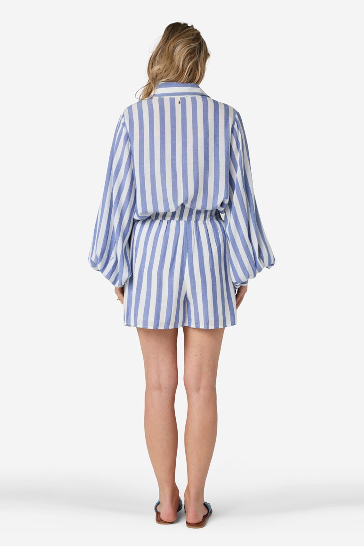 Ibana Short Shalita Raya in blauw, casual damesshort met comfortabele pasvorm en stijlvolle details.