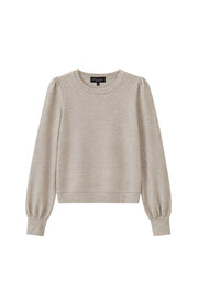 Lunelle Stardust trui van Elvira Casuals in zachte stof met glinsterend detail en ronde hals, gedragen door model.