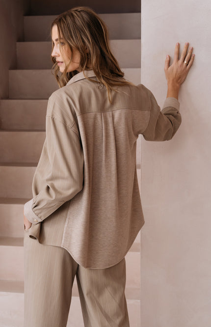 Zizo Blouse Pure Pinstripe Dark Sand Stretchshop.nl