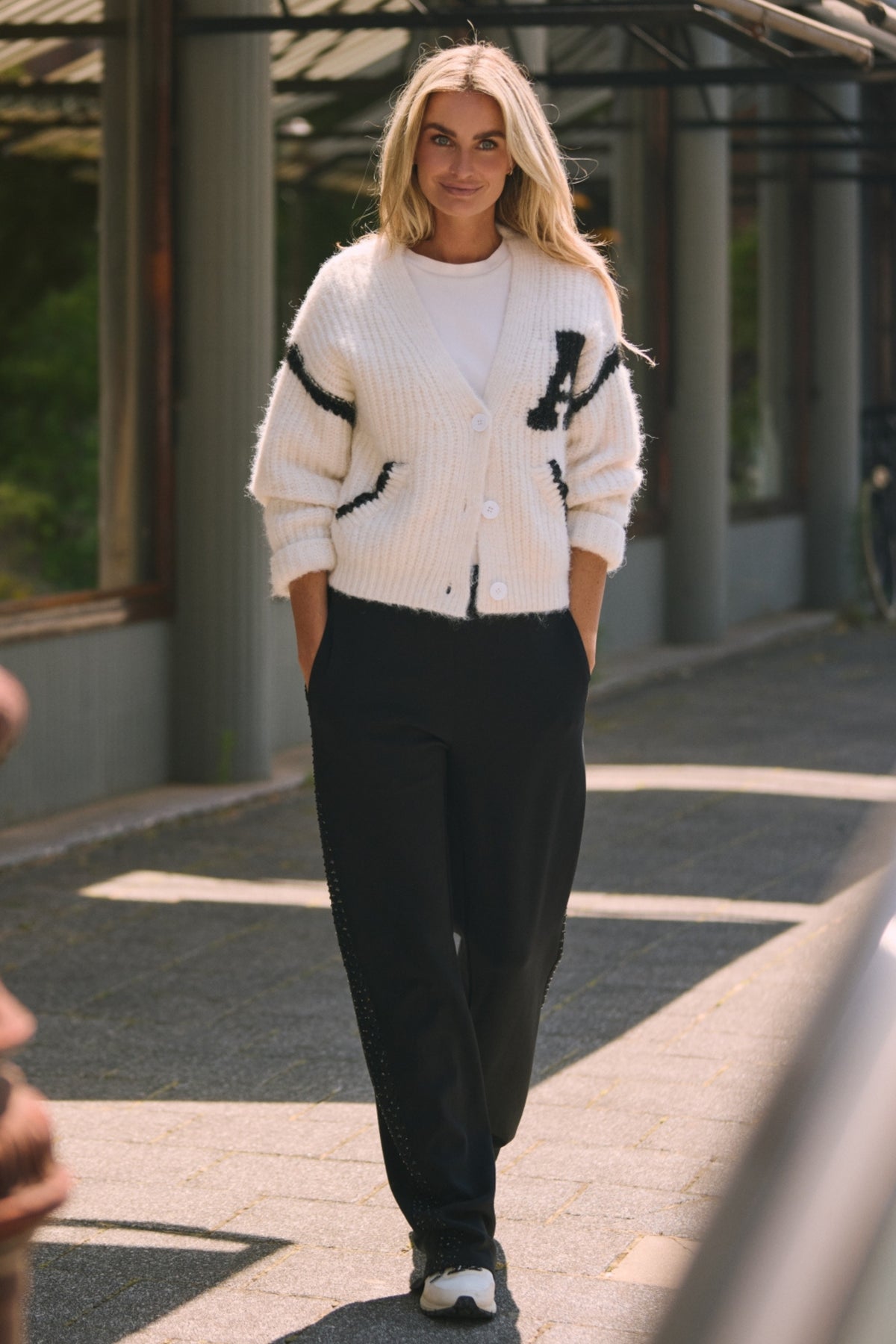 Offwhite en zwarte vest van Ann & You, model Cammy Offwhite Black A26, met zachte stof en moderne pasvorm.