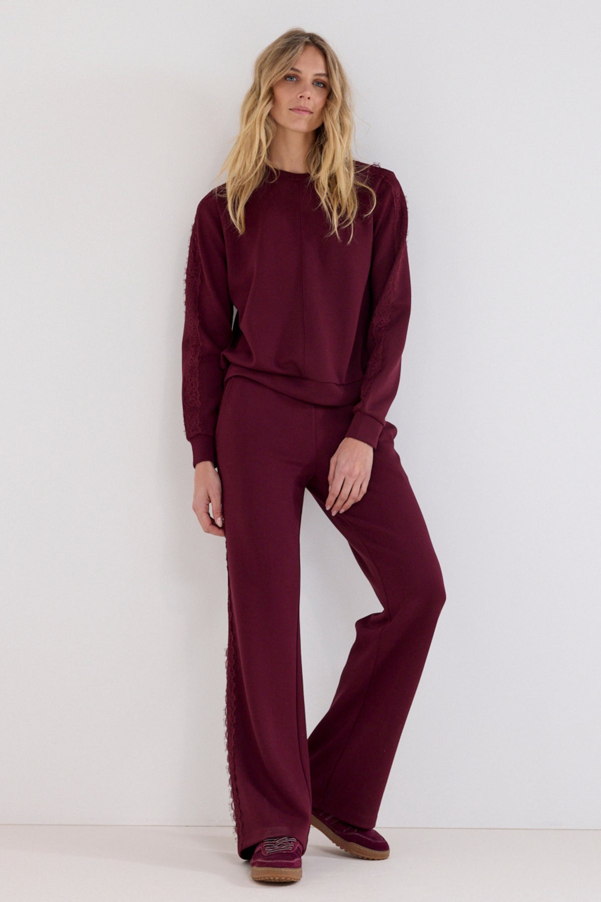 Tramontana technische sweatbroek met koord in pomegranate kleur, casual en comfortabele fit, zichtbaar in de afbeelding