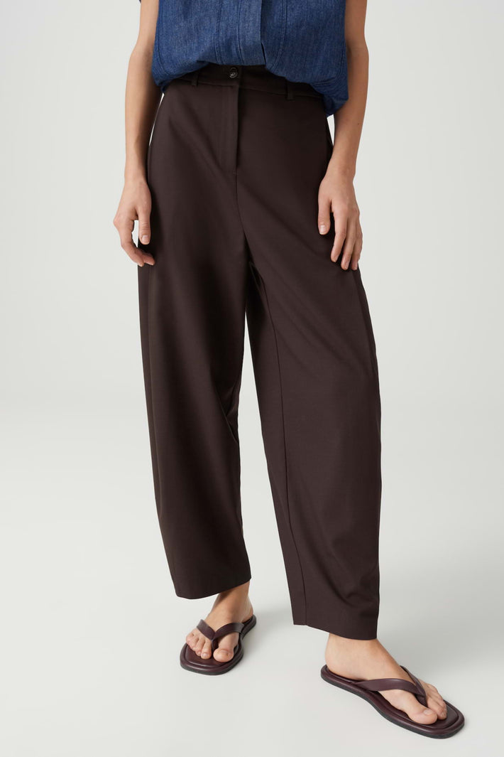 Zwarte Myhi Affogato broek van Opus, casual en comfortabel, met een losse pasvorm en elastische taille.
