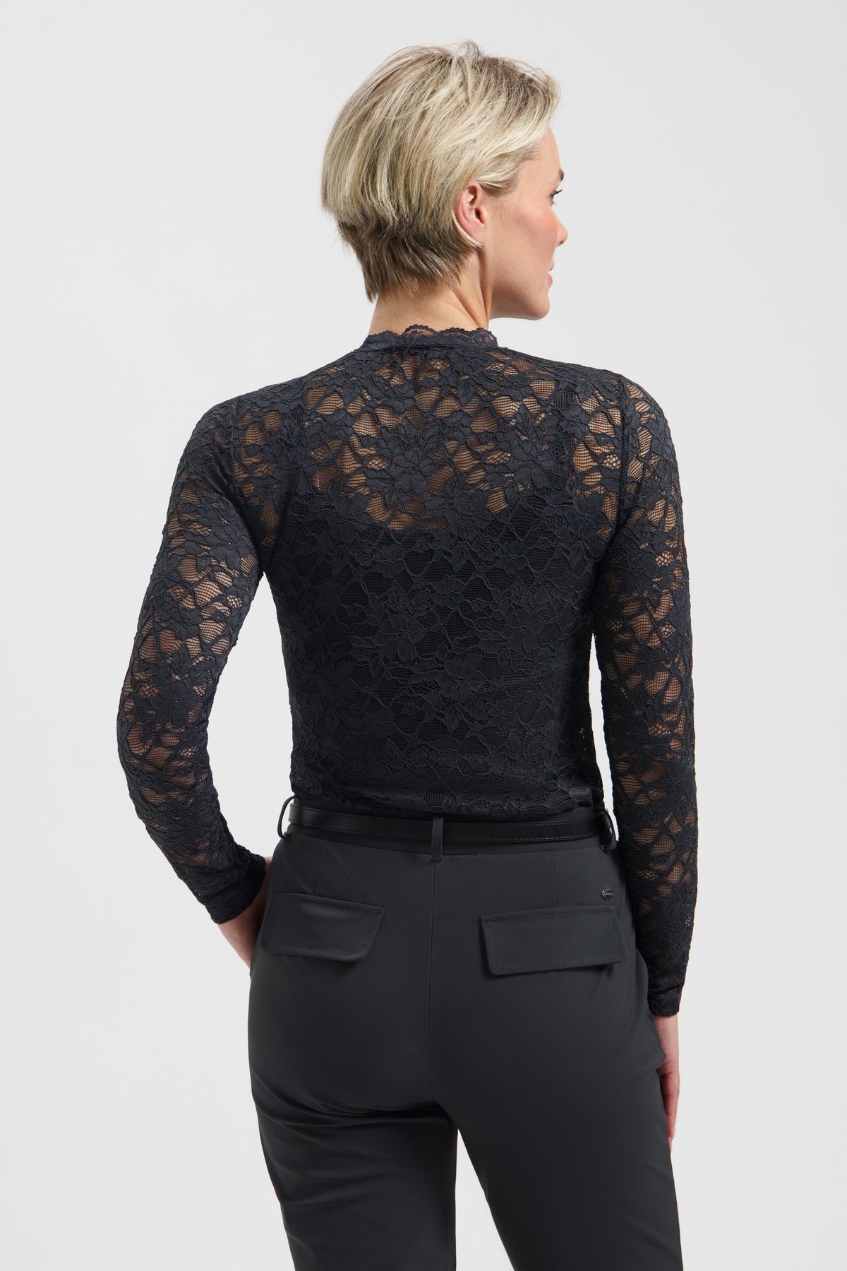 Lady Day Travel Broek Scout Smokey L14.475.3607, casual reisbroek met comfortabele pasvorm en praktische zakken, zwart/grijs.