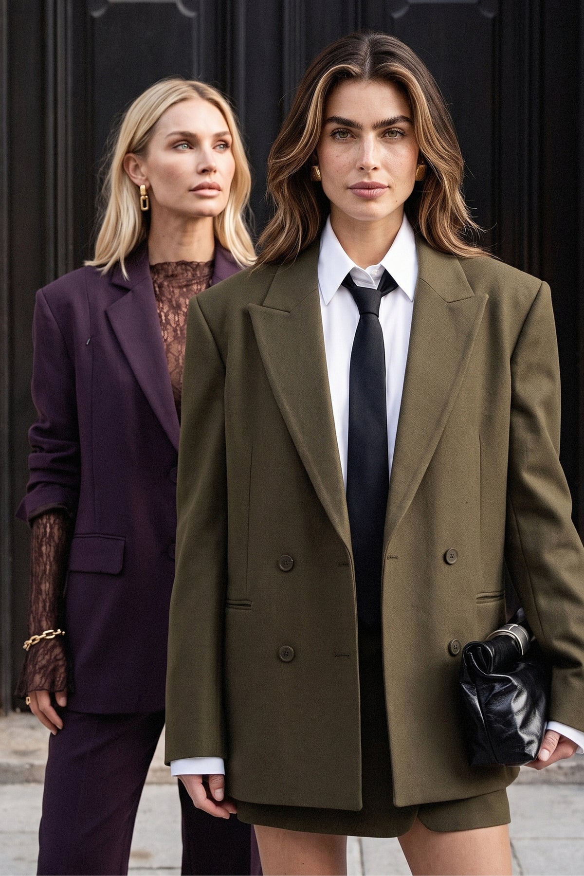 Auberginekleurige blazer Jami van Ibana met klassieke revers en lange mouwen