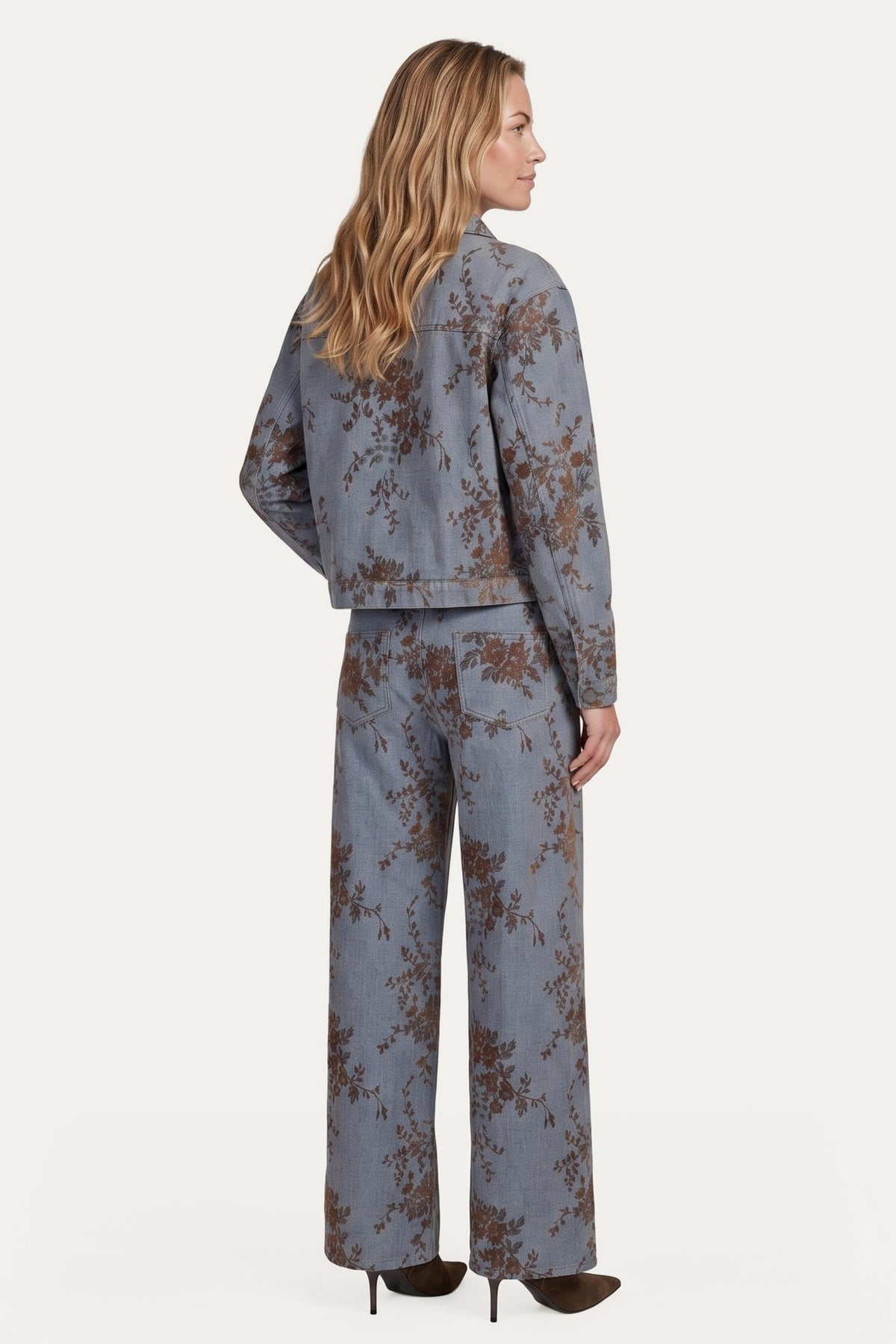 G-maxx Kestrel denim jas in middelblauw met knopen en borstzakken, modieus voor casual draagstijl.