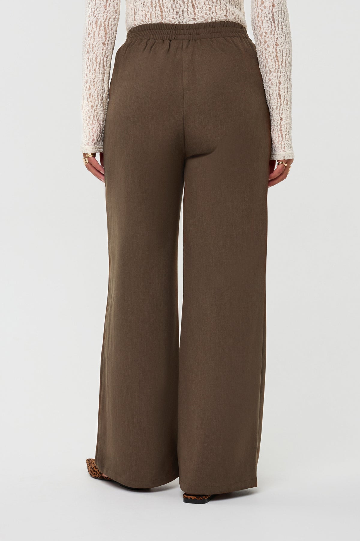 Ydence Yade Mud broek in groene kleur, casual stijl, met elastische taille en rechte pijpen, voor comfortabele everyday look