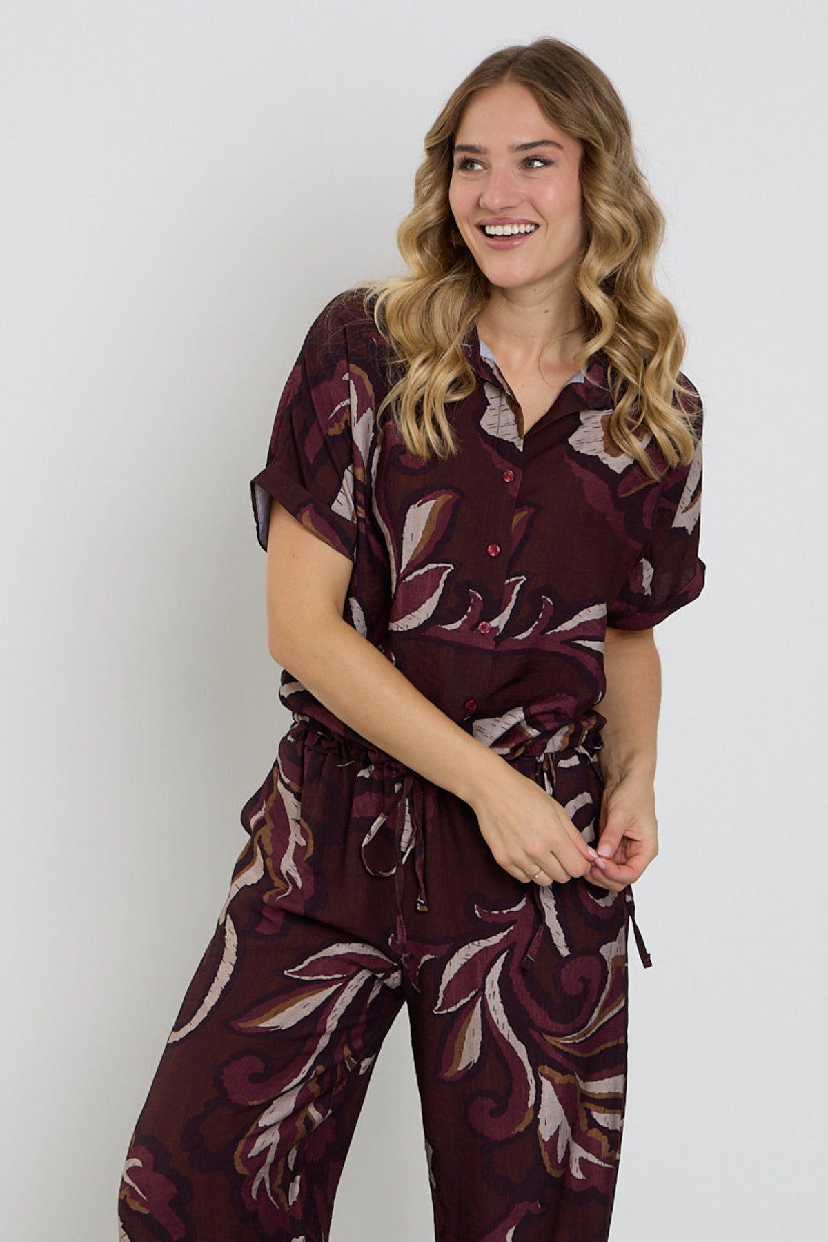 Enjoy blouse met bladprint en strikdetail, port embleem, zichtbaar in de afbeelding
