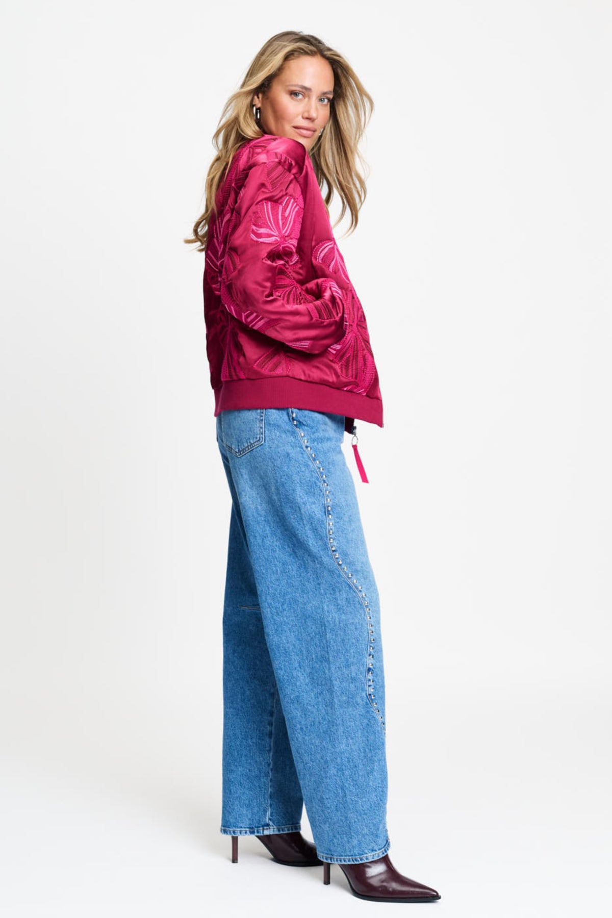 POM Amsterdam Ashley geborduurde jas met strikdetails, stijlvolle en warme damesjas voor casual draagstijl
