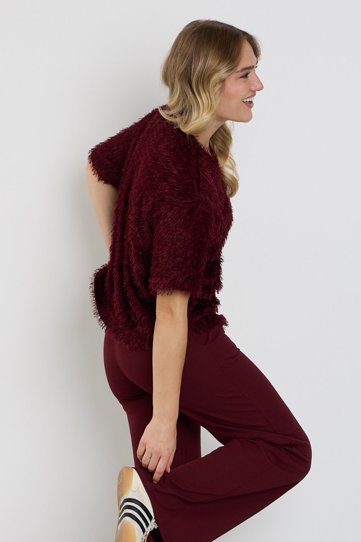Lichte, fluffy port top van Enjoy met zachte textuur, geschikt voor casual en comfortabele outfits.