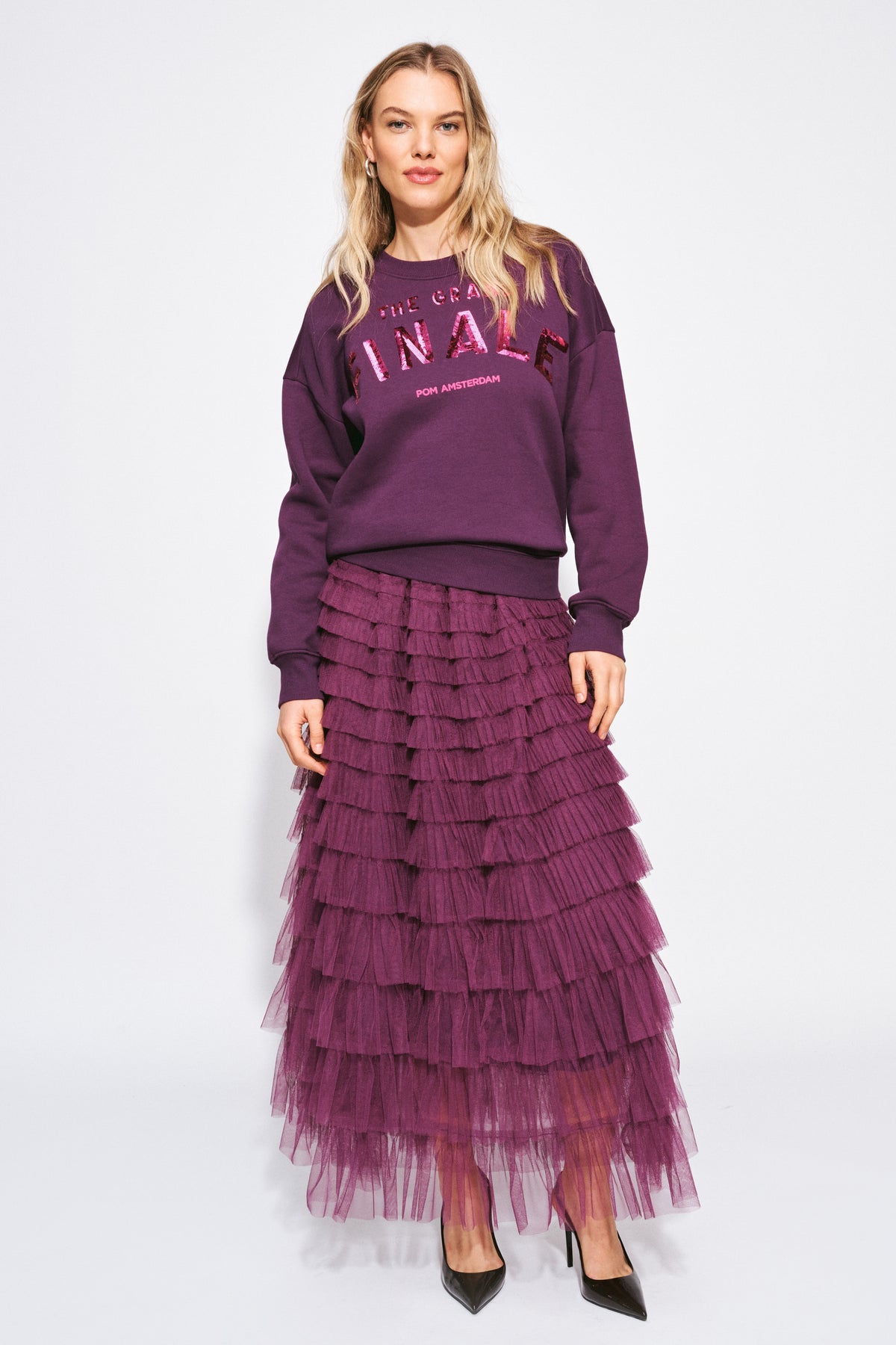 Lichtpaarse sweater Sophie The Grand Finale van POM Amsterdam, zachte stof en comfortabele pasvorm, zichtbaar op de afbeelding
