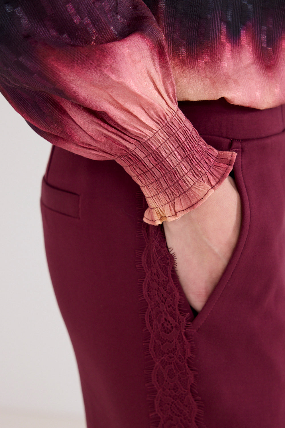 Tramontana herfst blouse met tie-dye print in granaatappelkleuren, modieus en comfortabel voor dames.