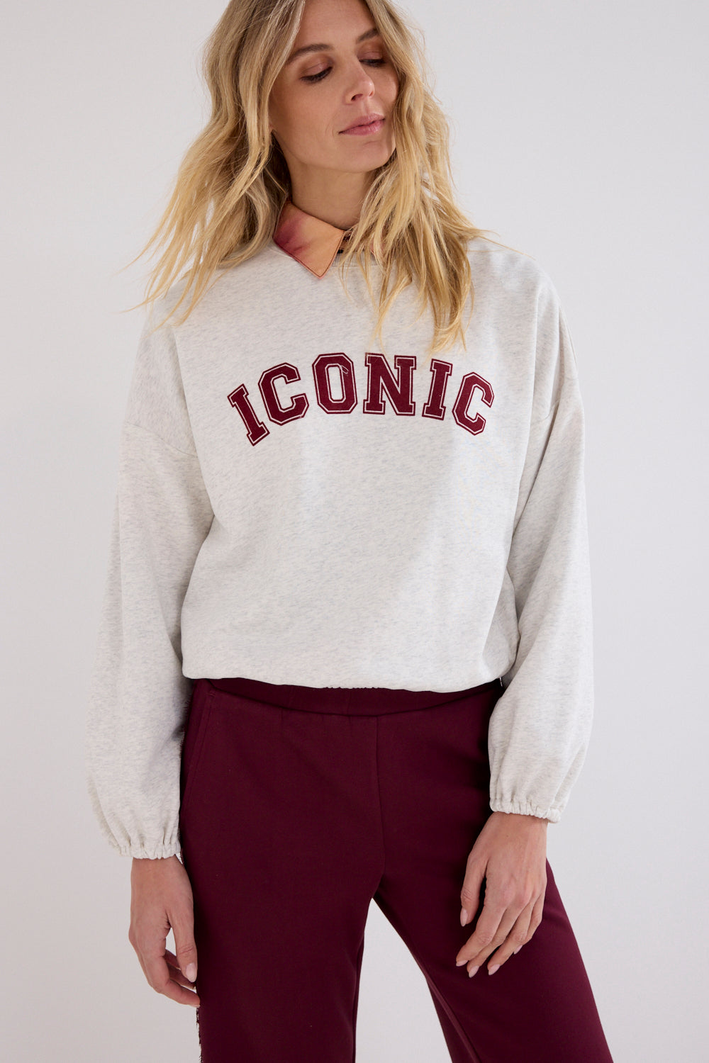 Tramontana Iconic Snow sweater in grijs met ronde hals en logo detail, casual winter kleding voor dames.