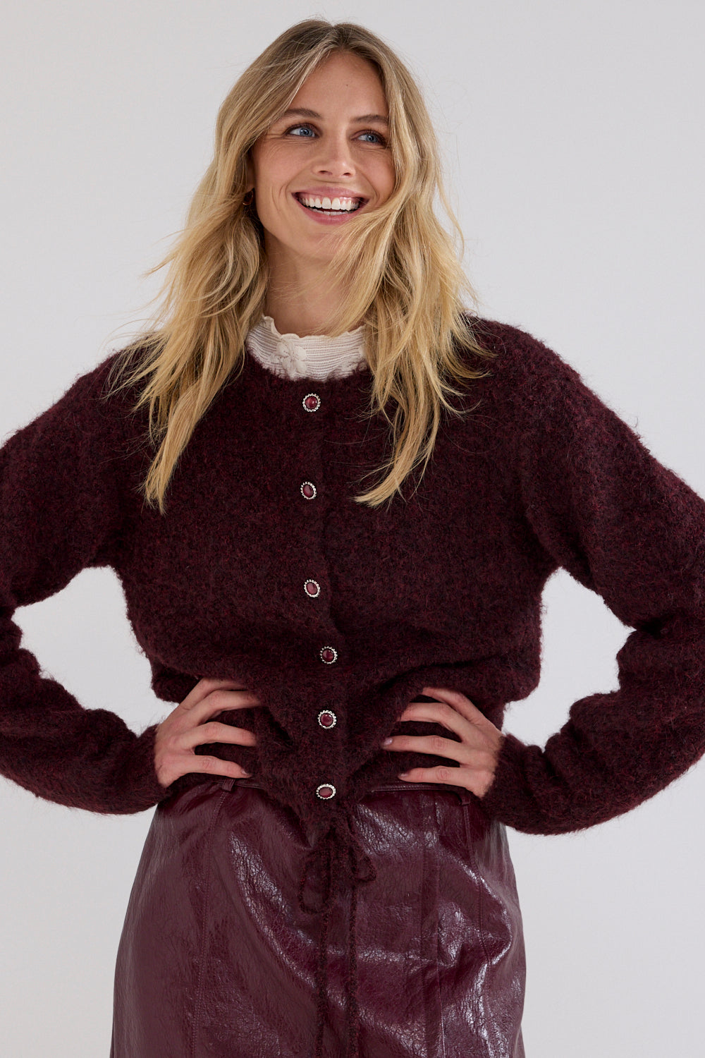 Donkerrode puff mouwvest van Tramontana met opvallende details, geschikt voor stijlvolle winteroutfits.