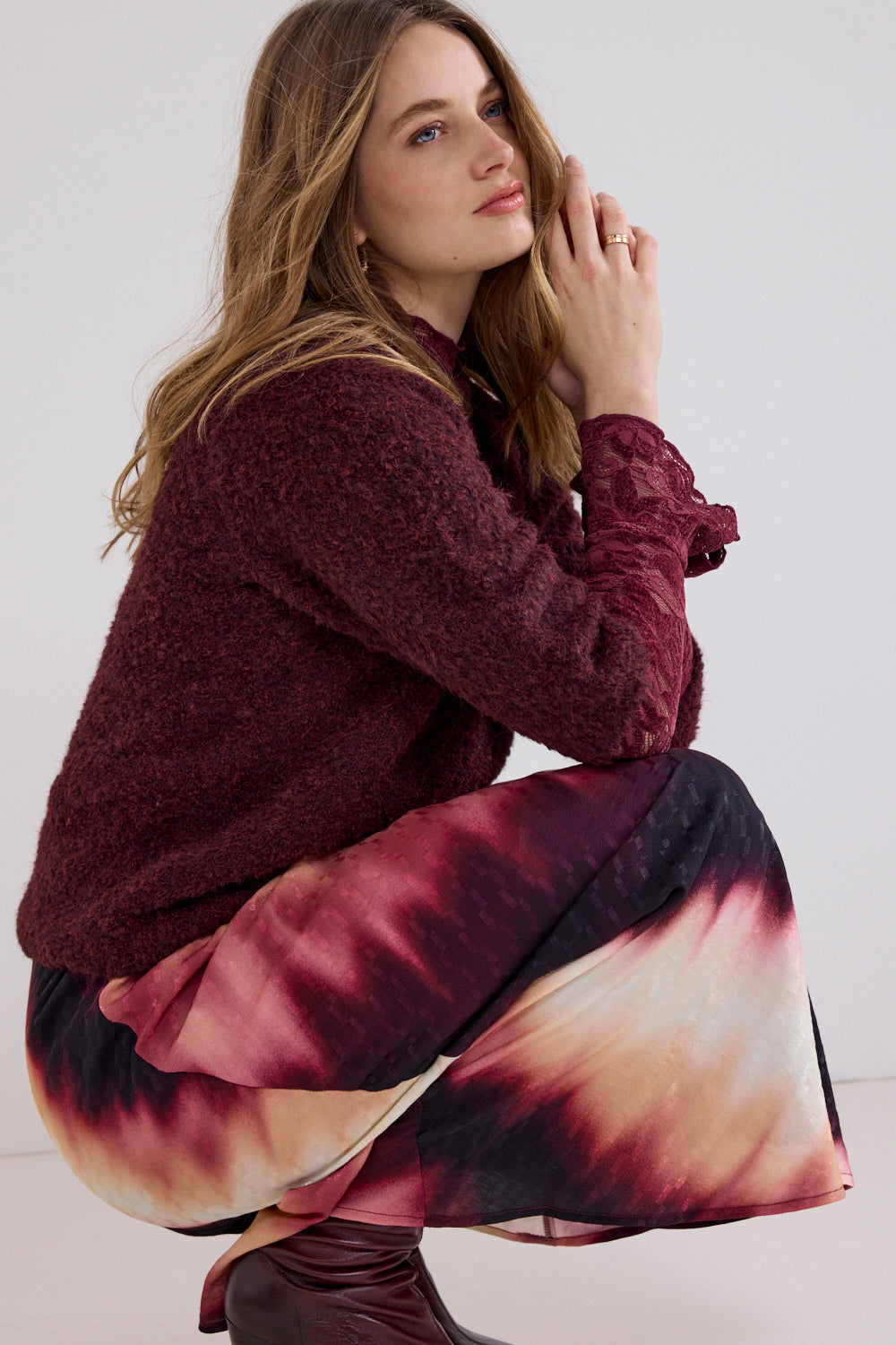 Tramontana boucle trui in Pomegranate, stijlvolle damestrui met gebreide textuur en ronde hals, voor een casual look