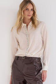 Donkere chocolade bruine broek van Tramontana Barrel Fit Pu met comfortabele pasvorm, zichtbaar op de afbeelding.