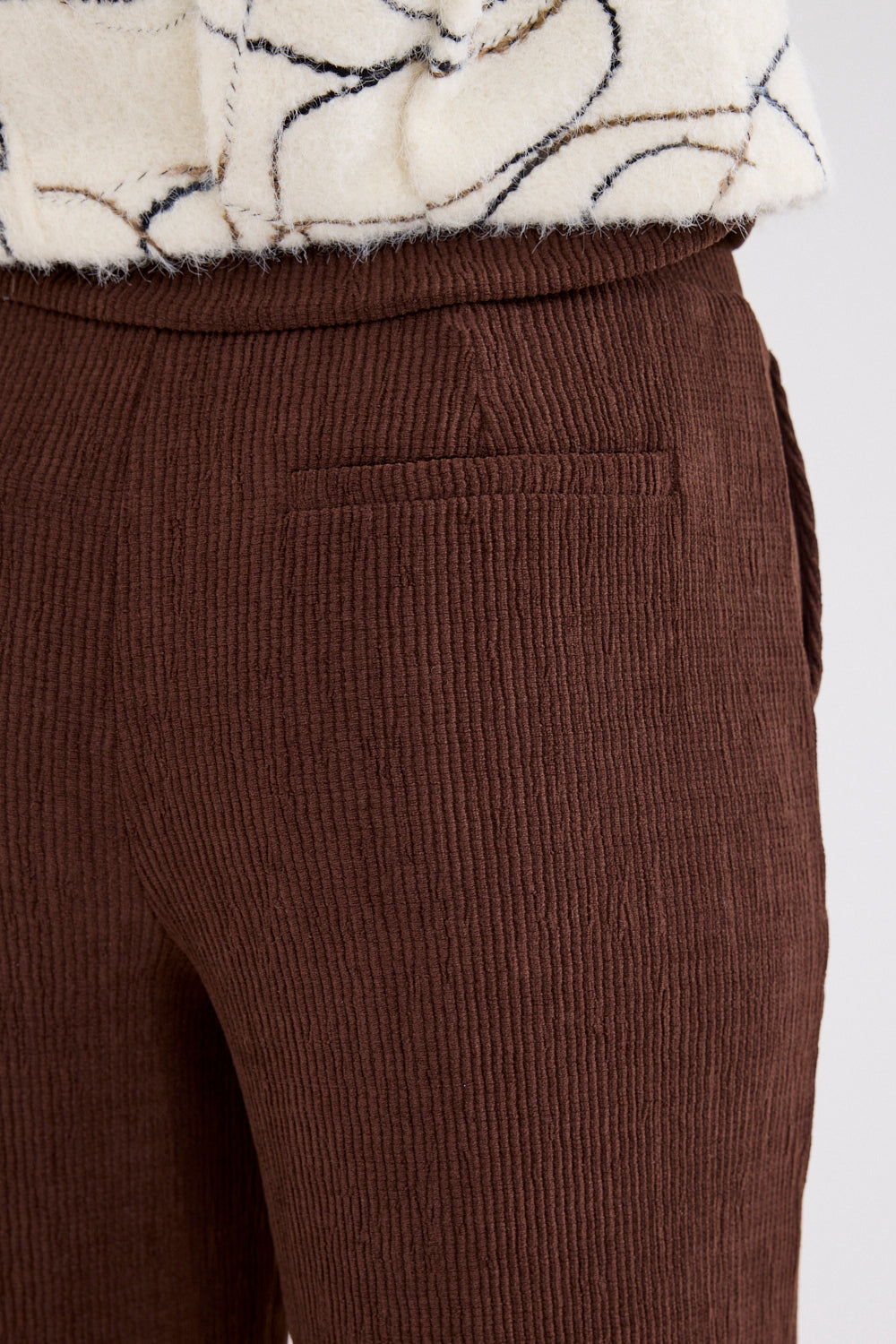 Brede gebreide chocoladebroek van Tramontana, damesmodel met wijde pijpen en comfortabele pasvorm, voor een stijlvolle look.