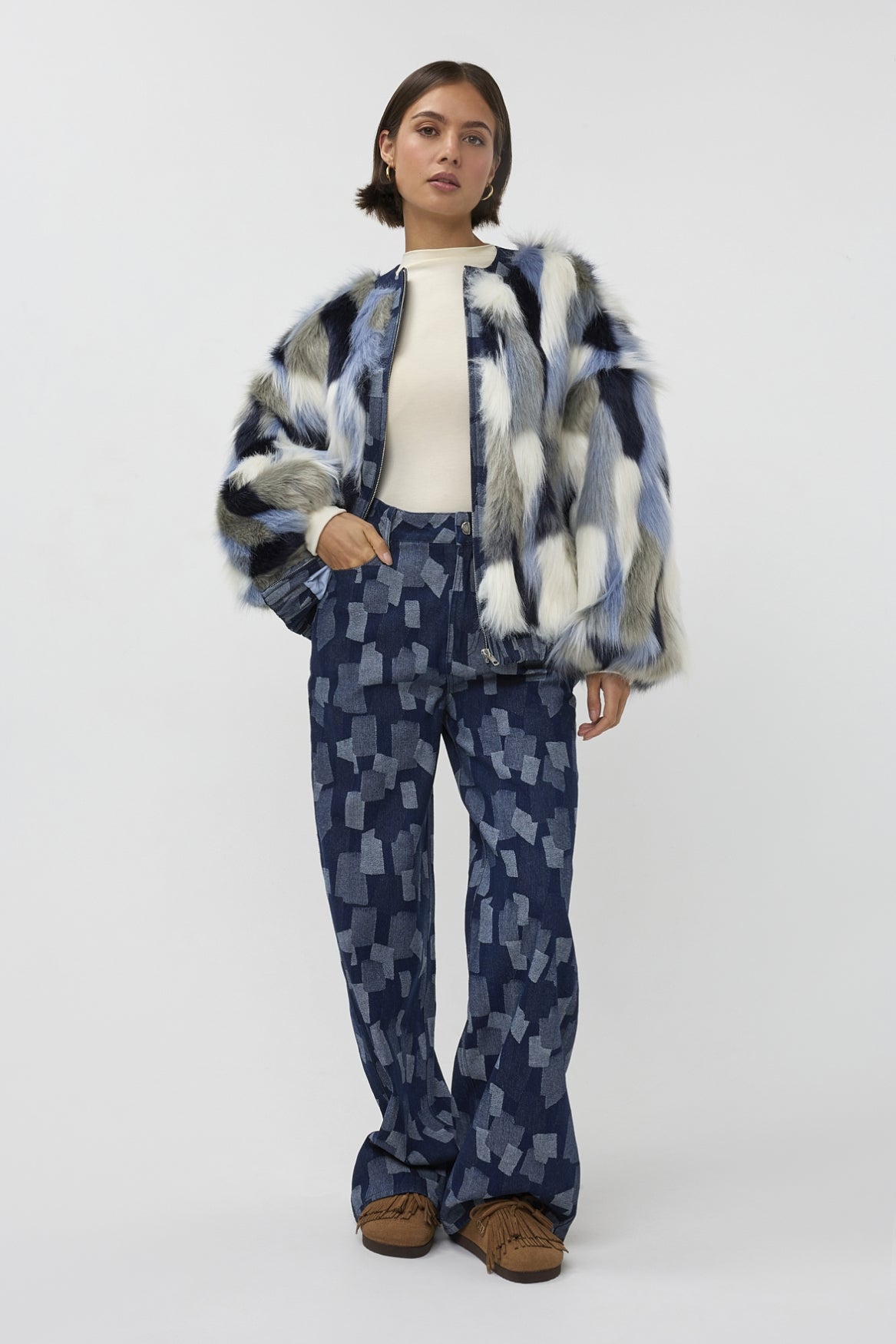 Lichtgewicht Studio Amaya jas met kleurrijke dierprint, casual stijl en comfortabele pasvorm.