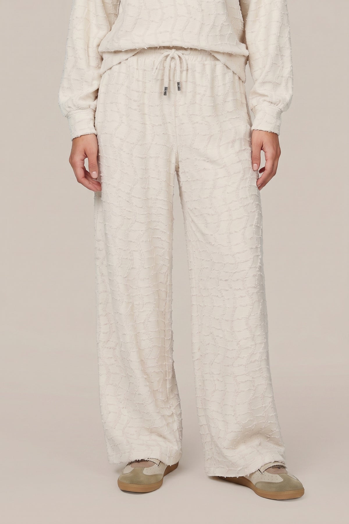 G-maxx Rian Sand broek met rechte snit en elastische taille, comfortabel en modieus voor dagelijks gebruik.