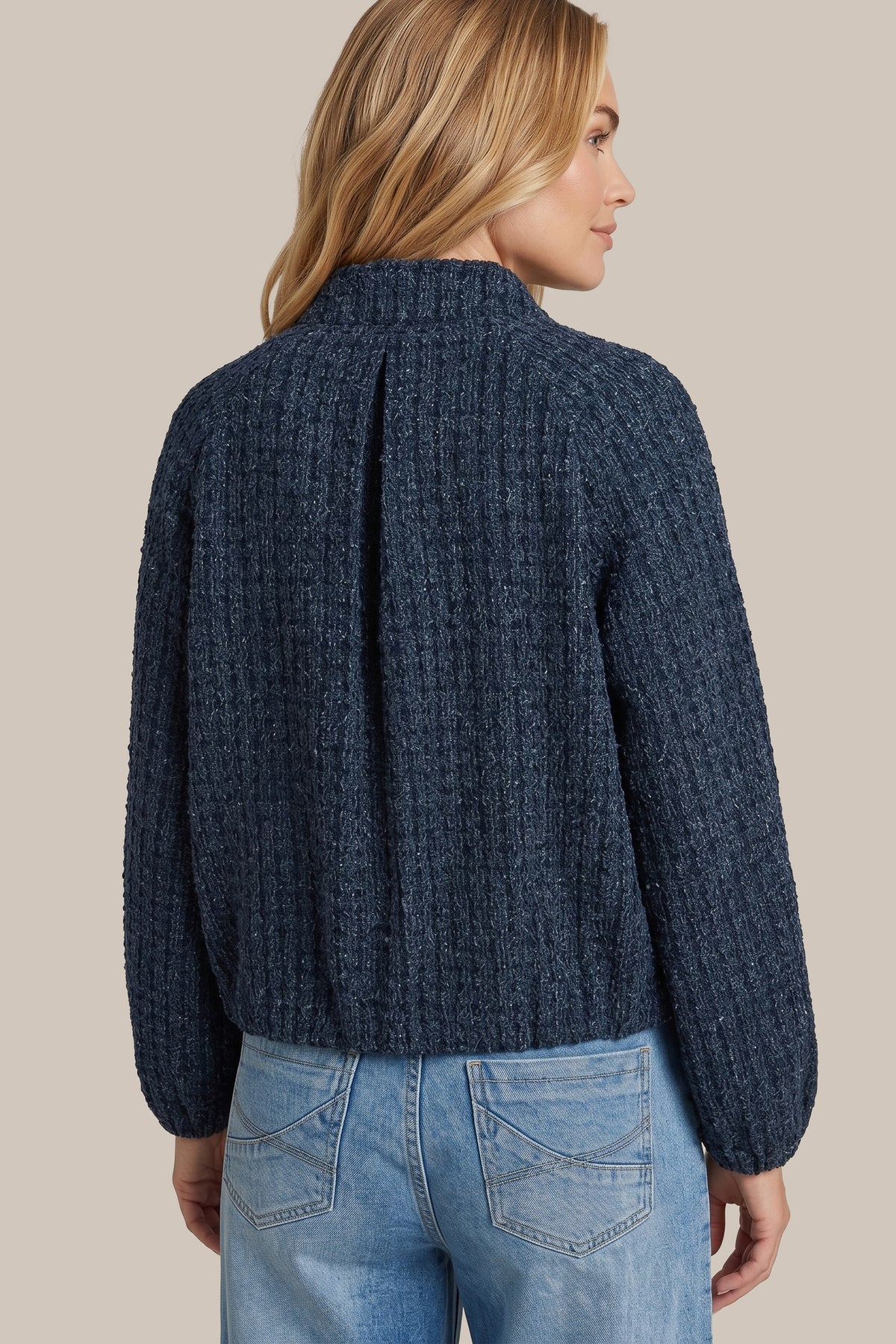Donkerblauwe denim jacket Keelin van G-maxx, close-up van de stof en naden, stijlvolle casual jas voor dames