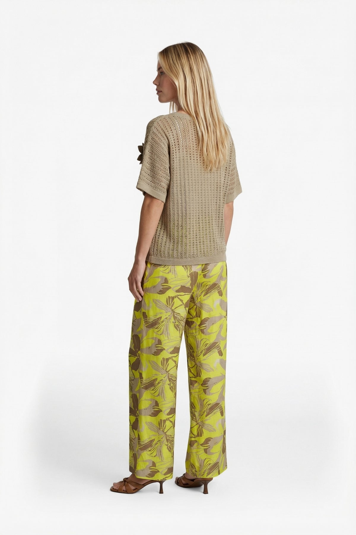 G-maxx Vanja brei top in nude en havermoutkleur, close-up afbeelding van de zachte, comfortabele knitwear.