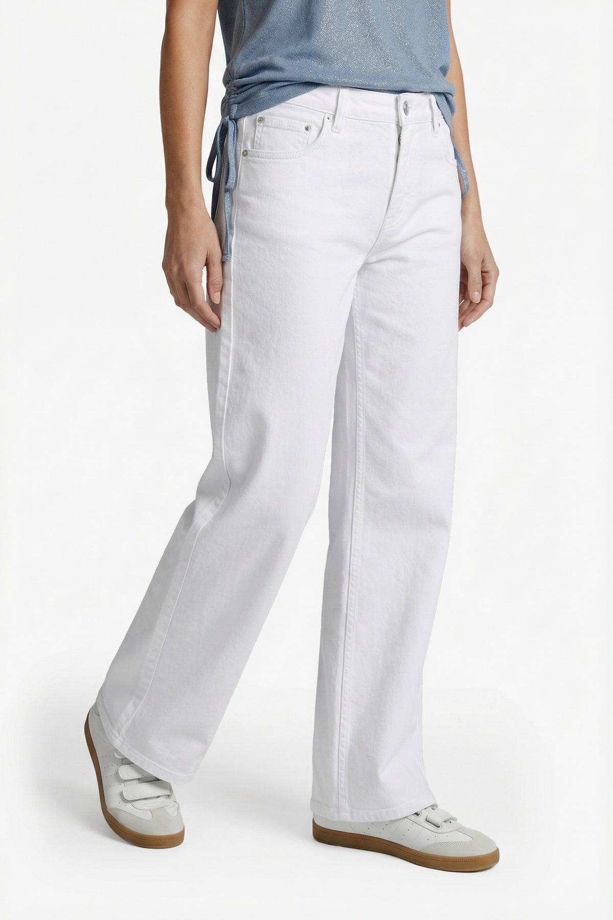 Licht ecru jeans van G-maxx met rechte snit en denim stof, zichtbaar op de afbeelding.