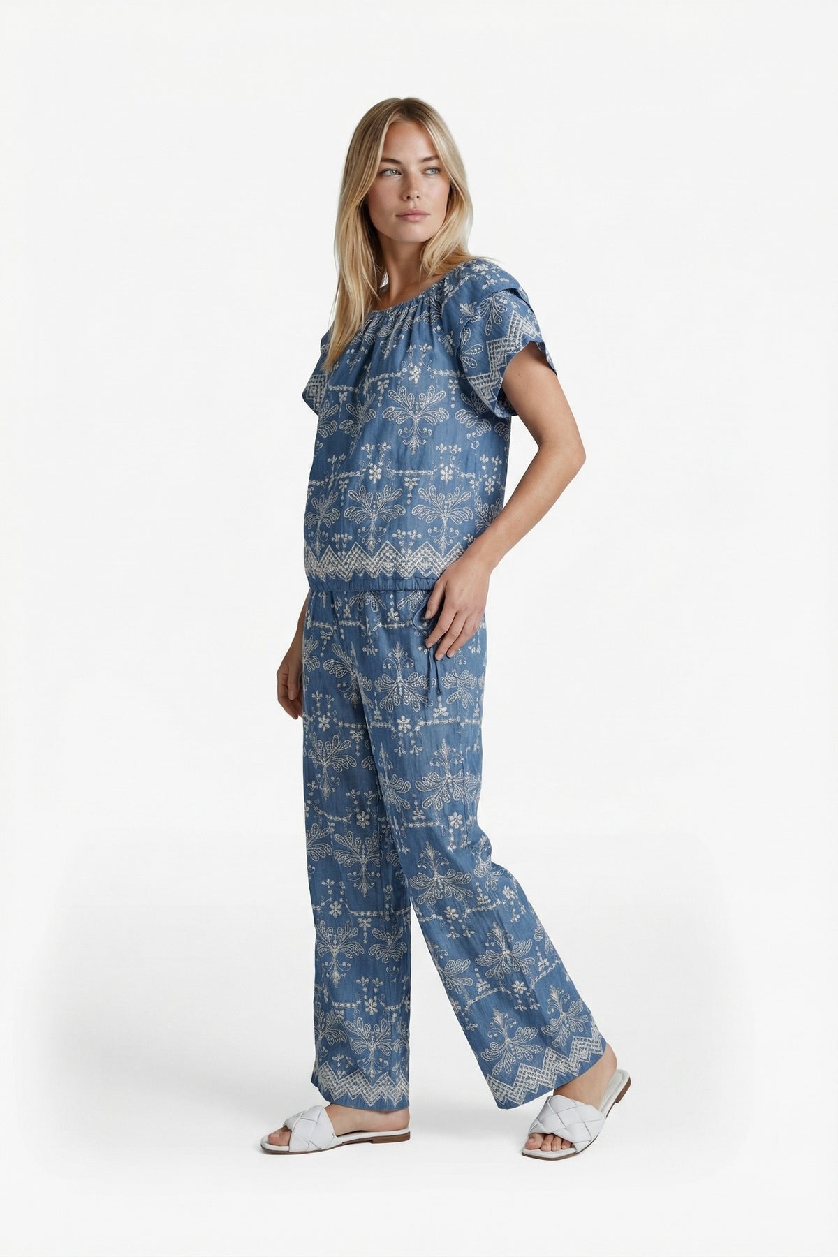 G-maxx Fallon denim top in mid blue met korte mouwen en ronde hals, casual stijl, voor dames.