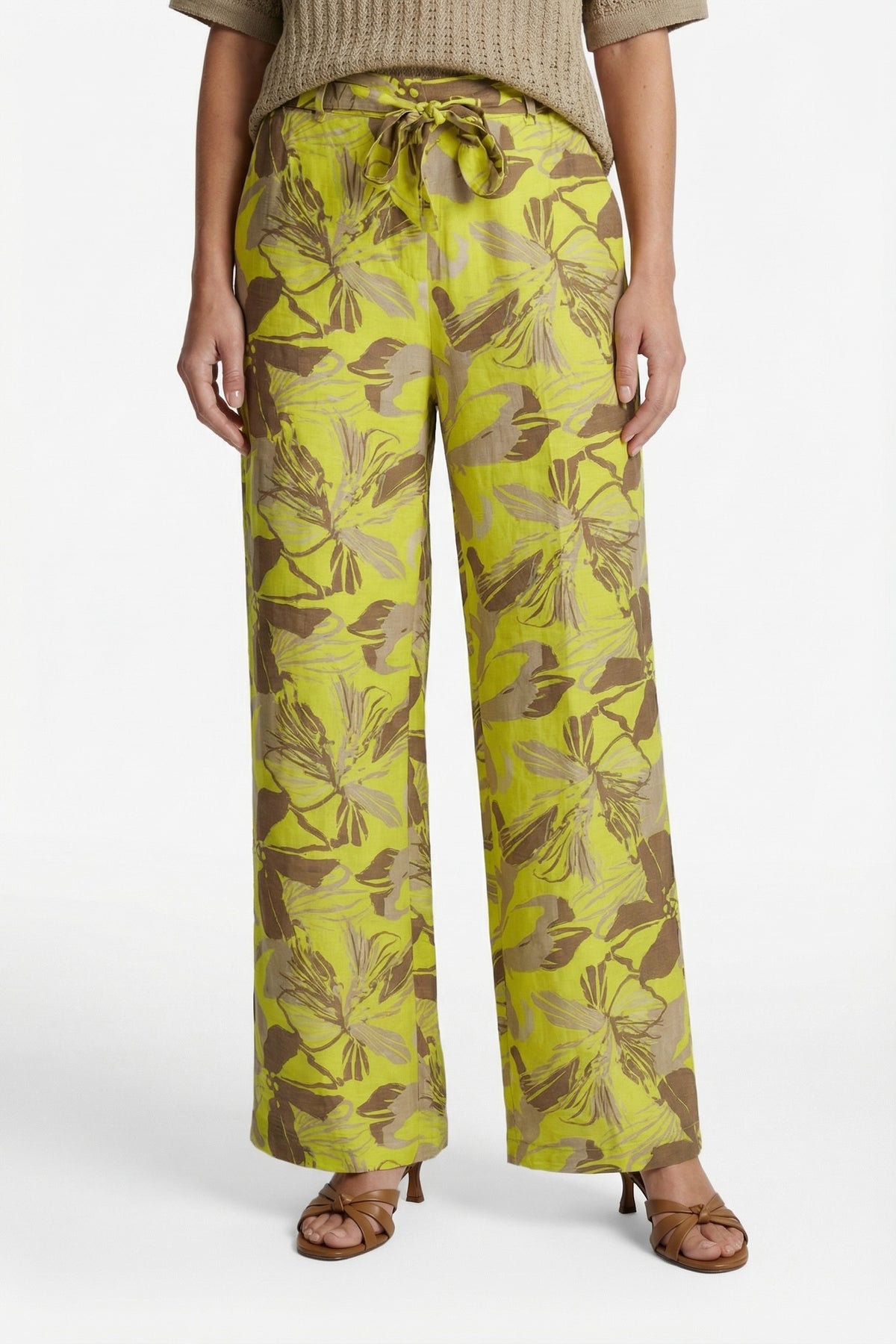 Groene Cyber Lime Walnut broek van G-maxx, casual stijl met elastische taille en comfortabele pasvorm.
