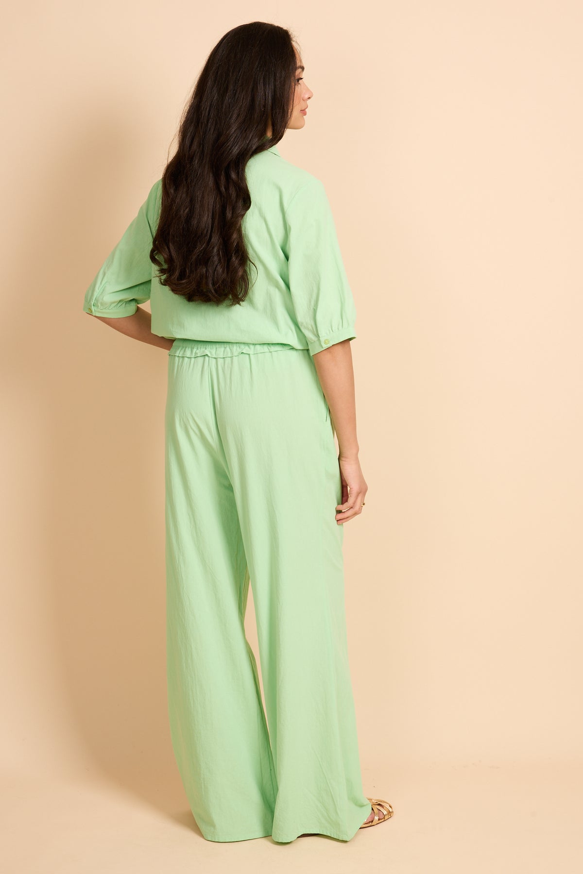 Groene Vianne broek van G-maxx, frisse groene kleur en comfortabel model, zichtbaar op de afbeelding.