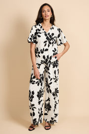 G-maxx Aeris broek in offwhite en zwart, casual damesbroek met comfortabele pasvorm en modern ontwerp, zichtbaar in de afbeelding