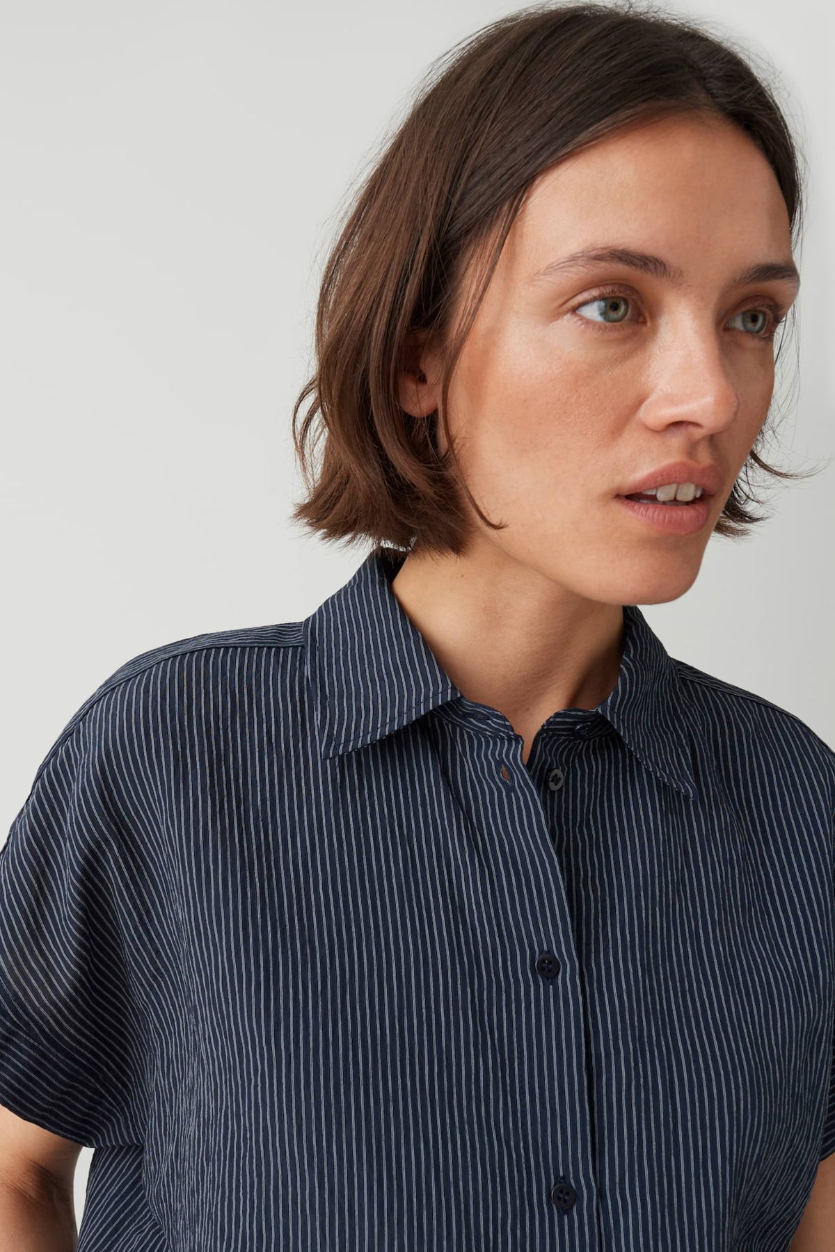 Blouse Flaneta in Coal Blue van Opus, subtiele kraag en lange mouwen, casual en stijlvol voor dagelijkse outfits