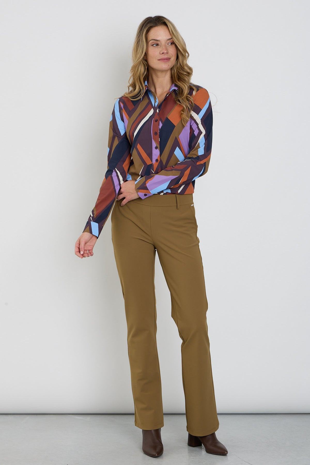 Mi Piace Bonded Travel Broek Flared Kangaroo, lichtgewicht broek met wijde pijpen en opvallende kangaroo zakken, stijlvolle damesmode