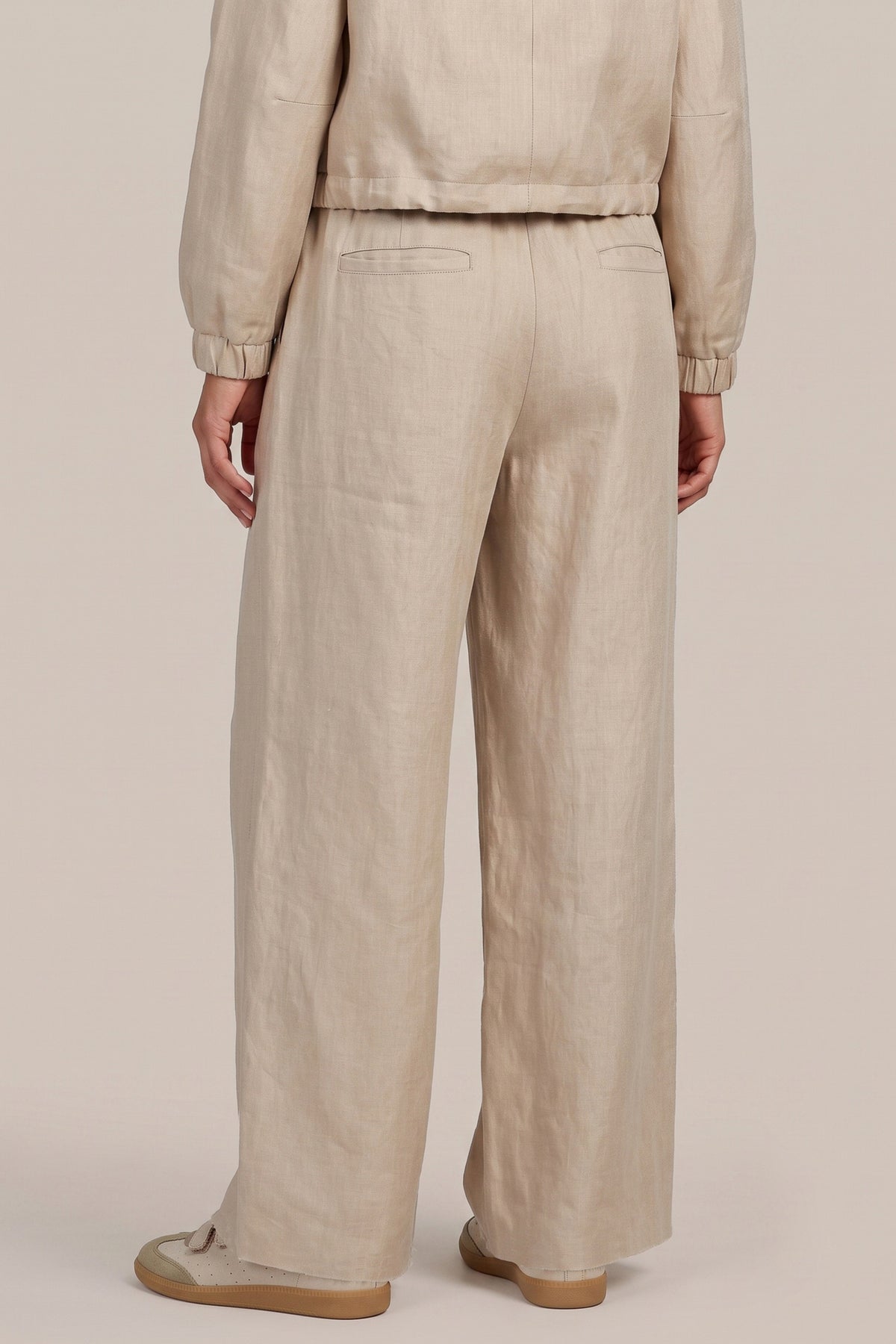 G-maxx Ashling Light Camel broek met rechte snit en comfortabele pasvorm, zichtbaar in de afbeelding.