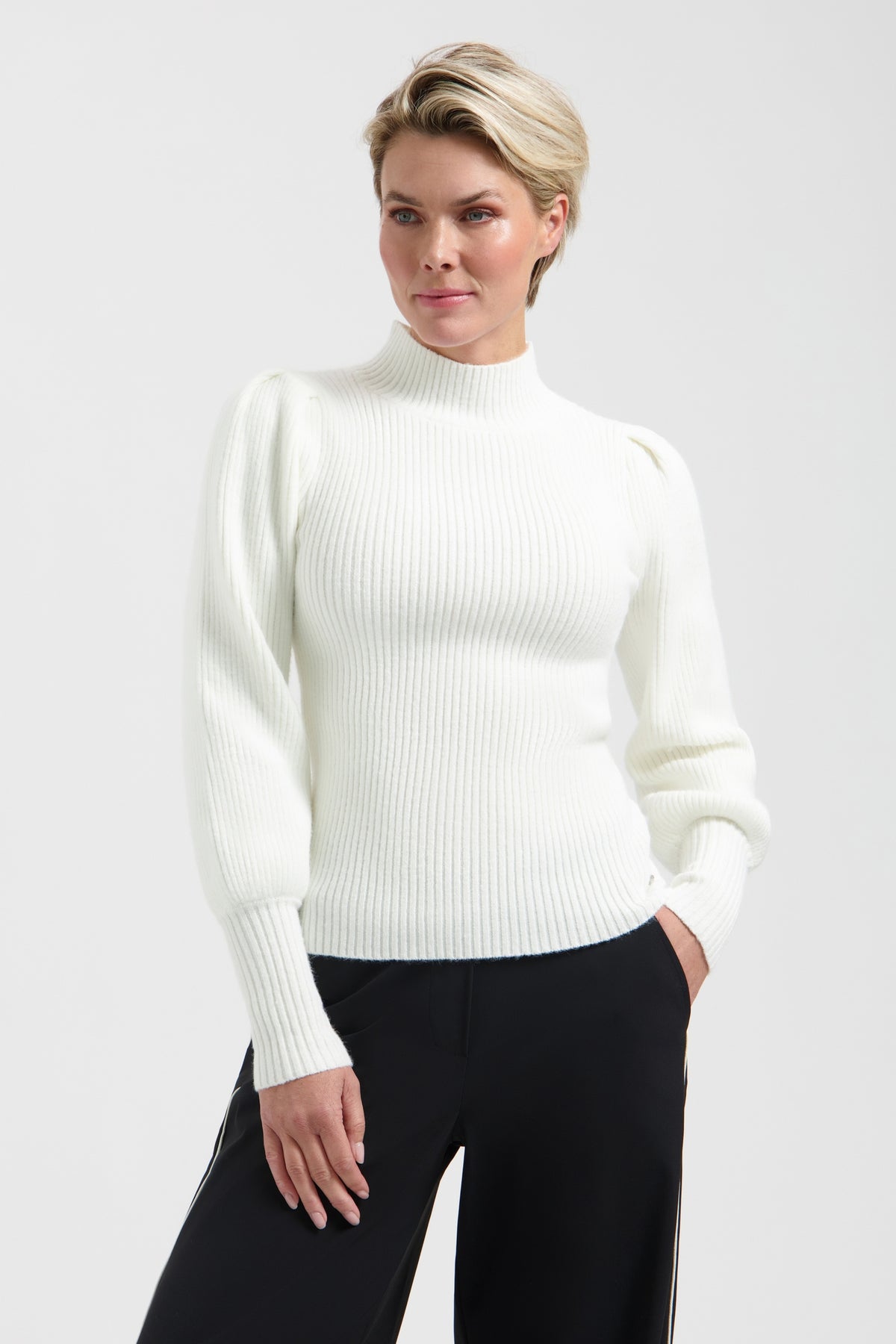 Lady Day reiskleding, zwarte champagnekleurige travel broek met tailleband en comfortabele pasvorm, maat 26/34.