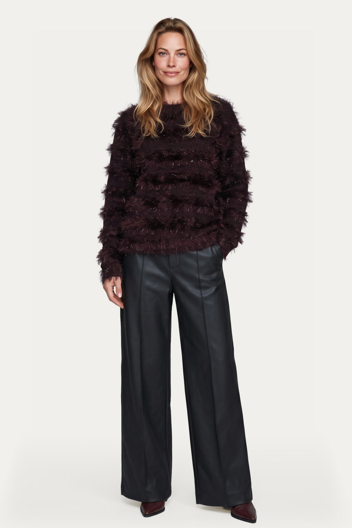 G-maxx Top Amabel Warm Aubergine, dames top met lange mouwen en zachte stof in warme auberginekleur, close-up van de voorkant