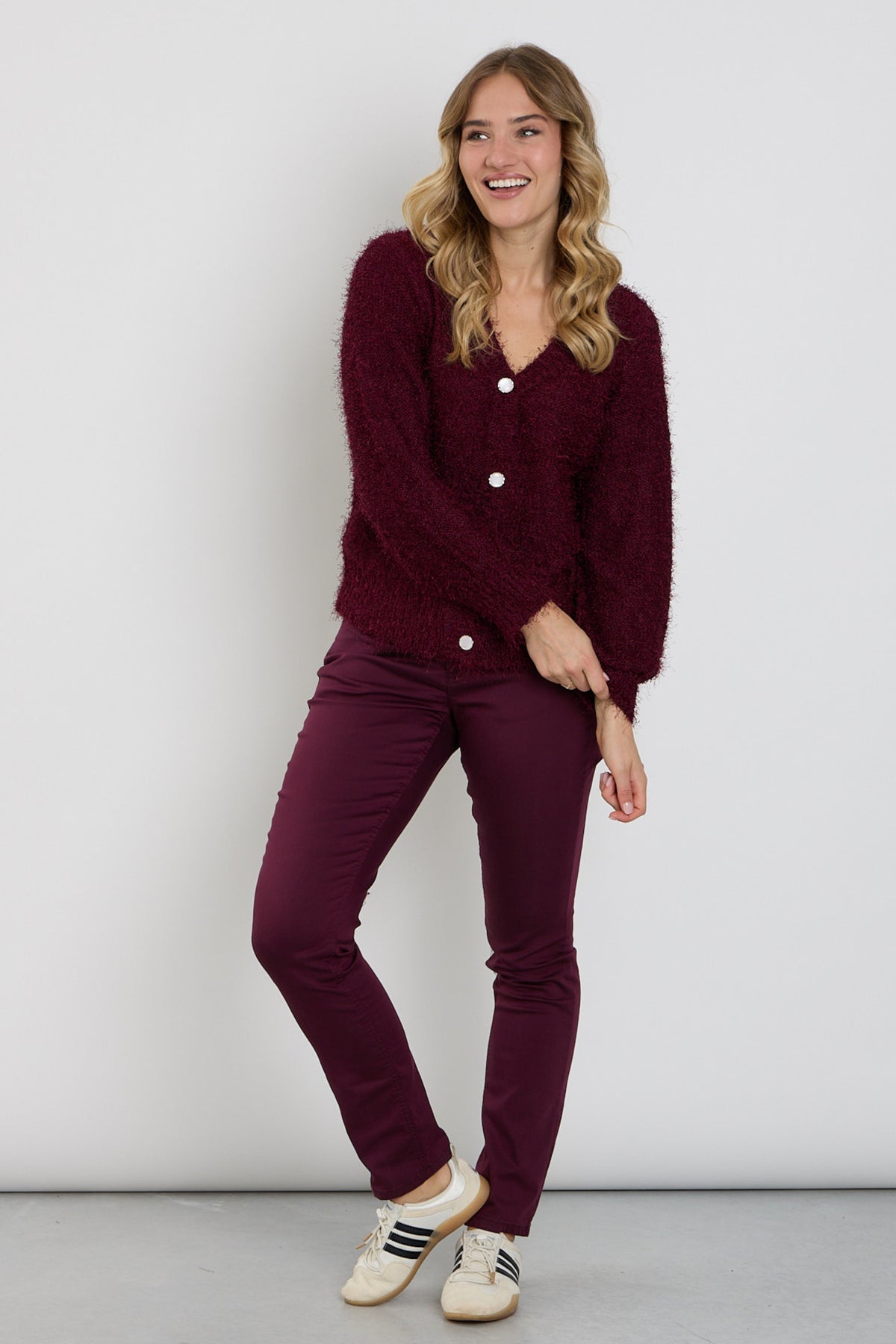 Lichte blauwe 5-pocket broek van Enjoy met ritssluiting en klassieke pasvorm, zichtbaar vanaf de voorkant.