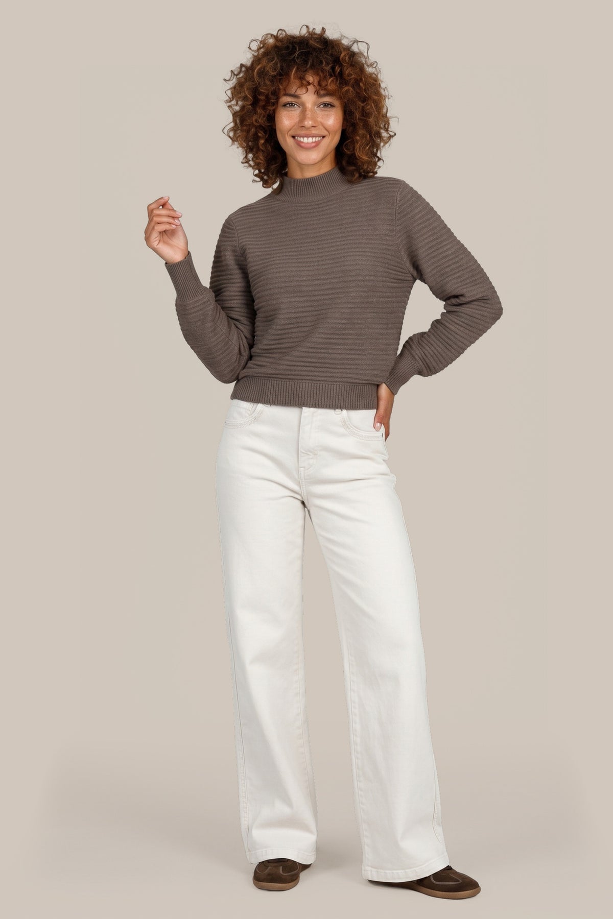 G-maxx Tuiren brei top in Dark Earth, close-up van de textuur en de diepe aardetint, geschikt voor casual en stijlvolle outfits.