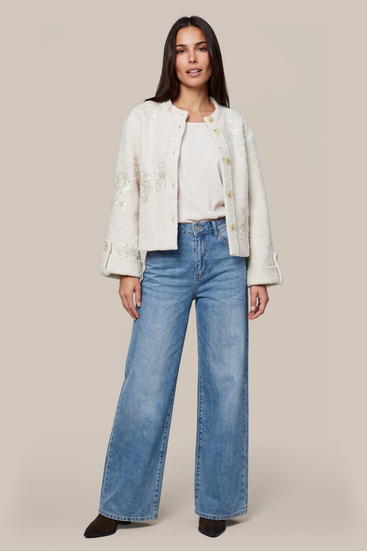 Witte Bryndis wollen jas van G-maxx met capuchon en knopen, casual stijl, close-up van de jas met details zichtbaar