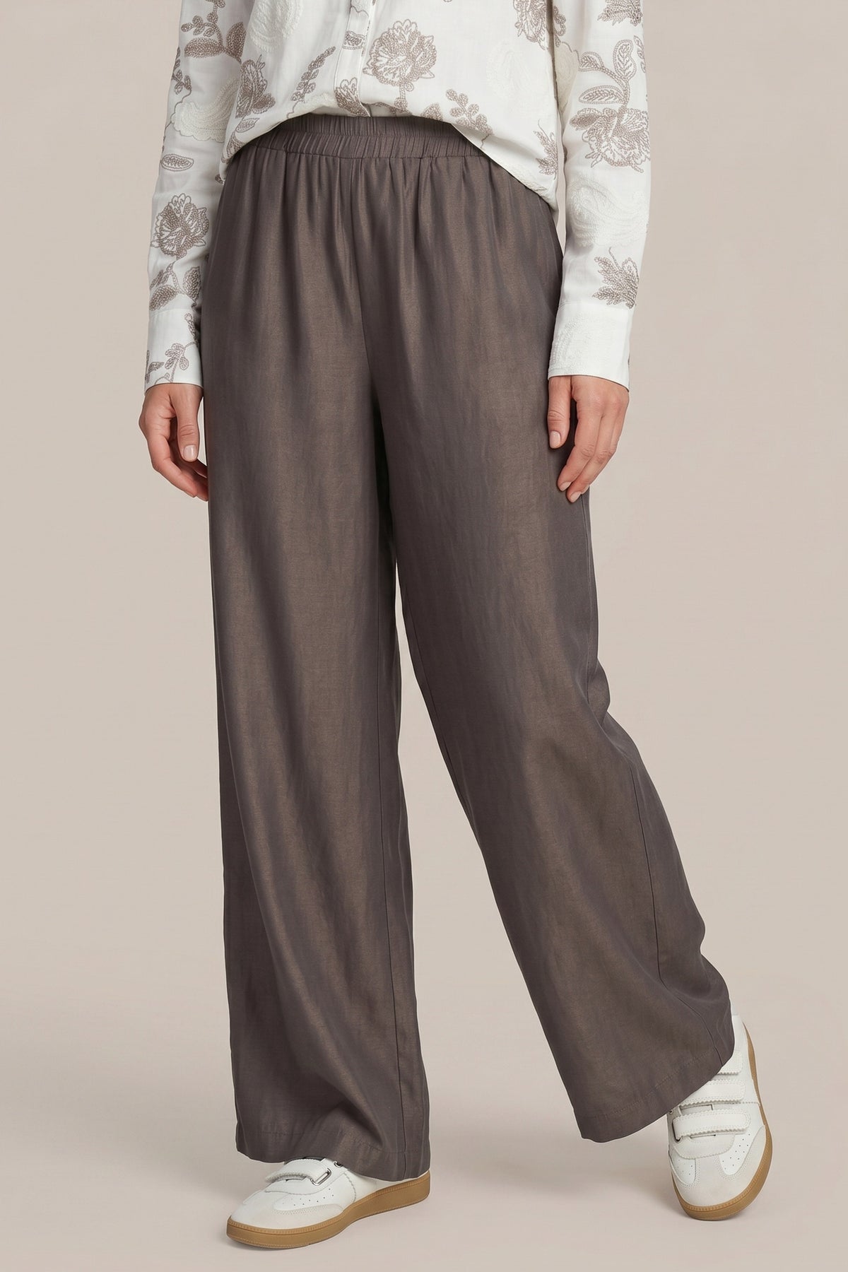 G-maxx Ashling Dark Earth broek, casual damesmodel in donker aardetint met comfortabele pasvorm en moderne stijl.